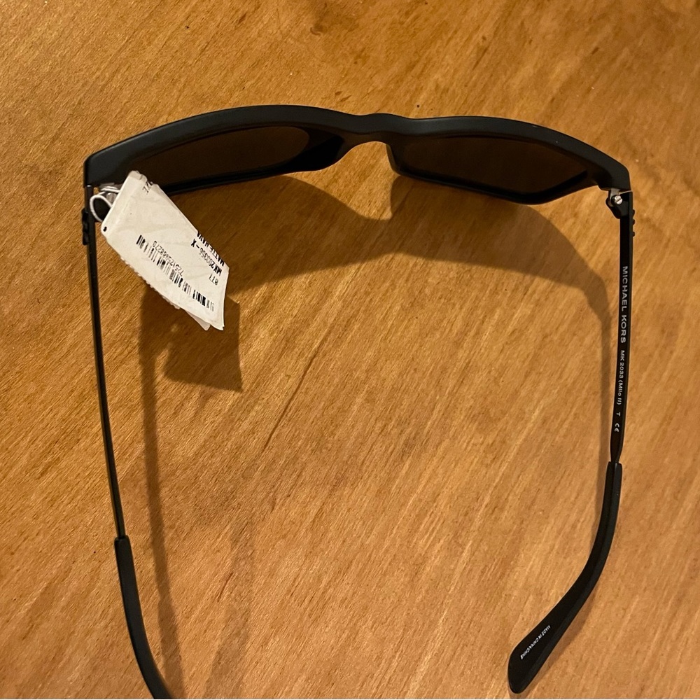 Michael Kors Milo II black sunglasses - Picture 3 of 12